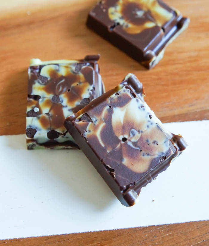 Trader Joe's Marbled Mint Crunch Chocolate Bar review | bakeat350.net