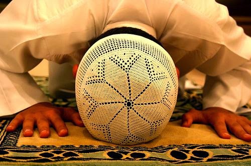 http://4.bp.blogspot.com/-LaE5PXb0P0M/VQj4tnQRfBI/AAAAAAAAAHw/KvDj-oWRo8M/s1600/sujud-dalam-sholat.jpg