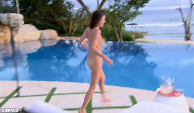 Bethenny Frankel And Sonja Morgan Strip Completely NAKED Late Night Swim (P...