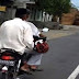 Kisah Benar Seorang Ayah Terpaksa Mendukung Jenazah Anaknya Karena Tak Cukup Wang Menyewa Ambulan