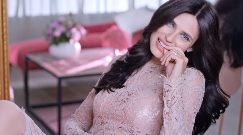 Nome modella L'Oreal Casting Crème Gloss con Foto - Spot Pubblicitario 2016