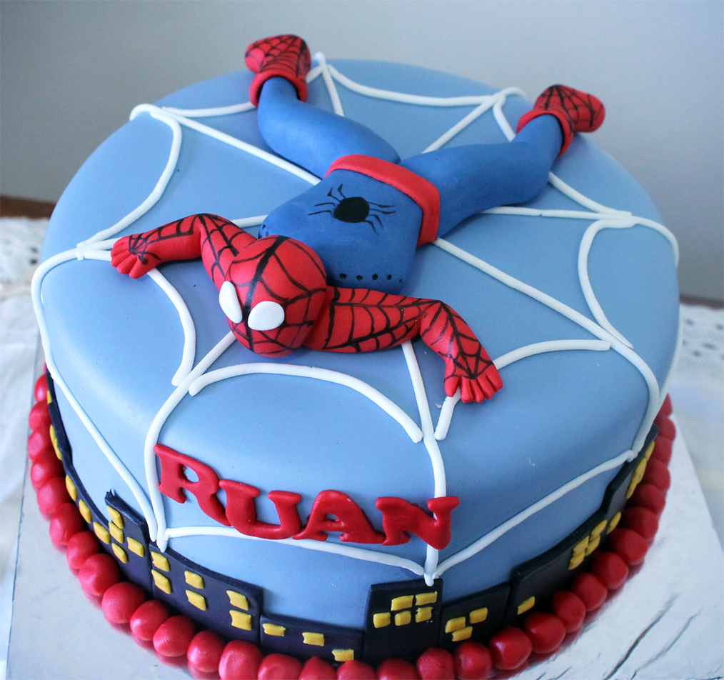 Delana's Cakes: Spiderman Cake