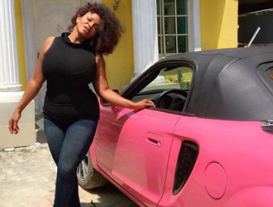 cossy orjiakor car fake eyelashes