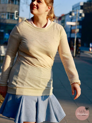 Selbstegnähtes Outfit in beige, blau und rosa, Damenkleidung selber nähen.