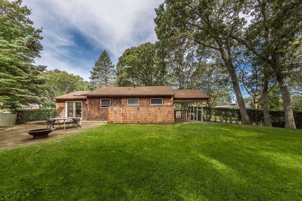 Montauk Cottage (950 Sq Ft) [ TINY HOUSE TOWN ]