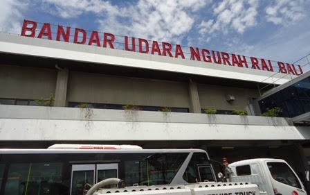 Bandara Bali Byar Pet, Belasan Pesawat Delay