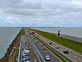 Afsluitdijk met standbeeld Lely. Bron: http://resource.wur.nl/wetenschap/detail/financiering_proefcentrale_blue_energy_rond/