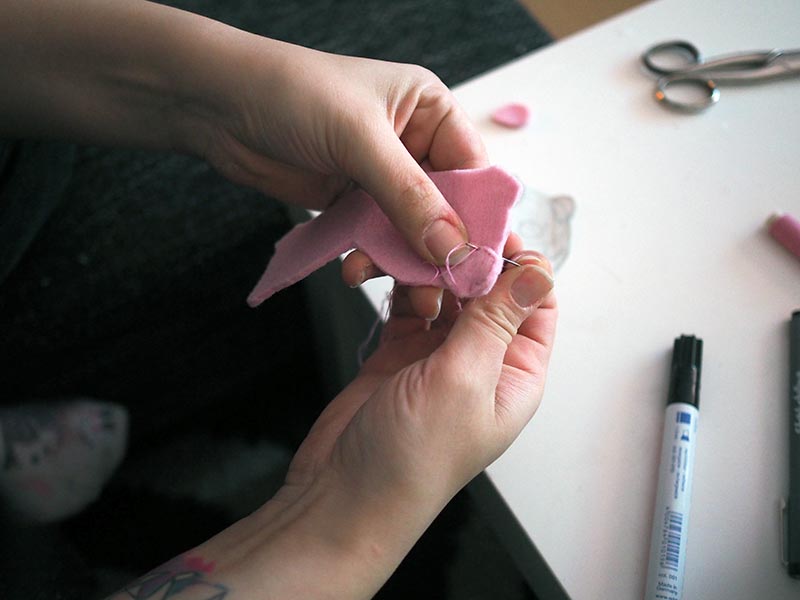 KuneCoco • DIY • Schweine-Kabelhalter • Kopfhörerhalter selbst machen KuneCoco • DIY • Schweine-Kabelhalter • Kopfhörerhalter selbst machen