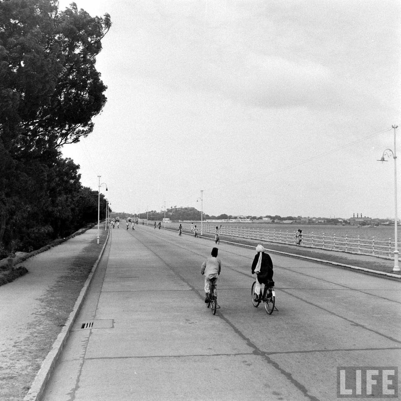 Hussain Sagar, Tank Bund Road | Operation Polo | Hyderabad Police Action | Annexation of Hyderabad, Hyderabad (Deccan), Telangana, India | Rare & Old Vintage Photos of Operation Polo, Hyderabad (Deccan), Telangana, India (1948)