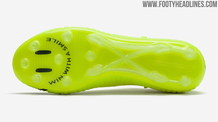 puma smiley face cleats