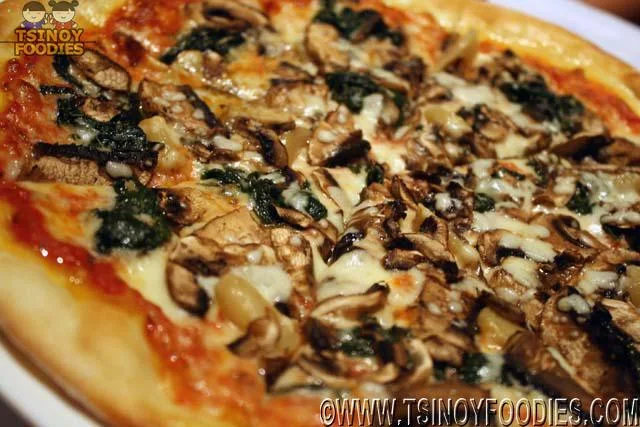 spinach mushroom pizza