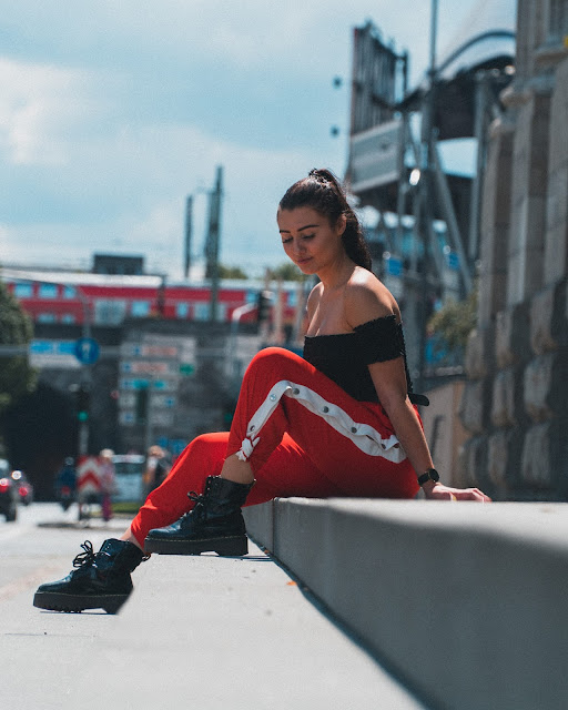 missyempire, missyempire, online shop, vanessa worth, fashion, ootd, outfit inspiration, outfit, red pants, hose mit schlitz, buttons, look, style, cologne, hamburg, munich, blogger, fashion blogger, deutsch, germany, ysl, yves saint laurant, marc bale, crop top, croptop missyempire, missyempire, online shop, vanessa worth, fashion, ootd, outfit inspiration, outfit, red pants, hose mit schlitz, buttons, look, style, cologne, hamburg, munich, blogger, fashion blogger, deutsch, germany, ysl, yves saint laurant, marc bale, crop top, croptop
