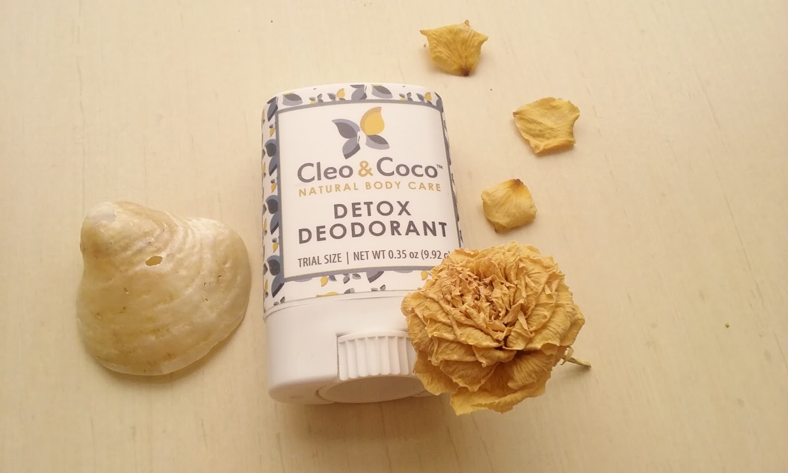 Review Cleo + Coco Detox Deodorant + Detox Dust Greenify Me