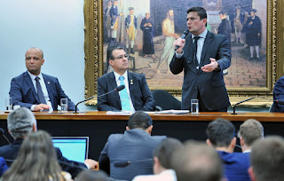 Moro entrega pacote anticrime à Câmara dos Deputados Moro entrega pacote anticrime à Câmara dos Deputados