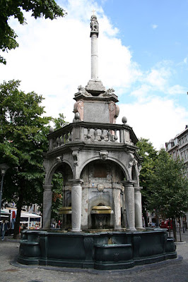 origine photo : https://commons.wikimedia.org/wiki/File:Li%C3%A8ge_JPG03.jpg,