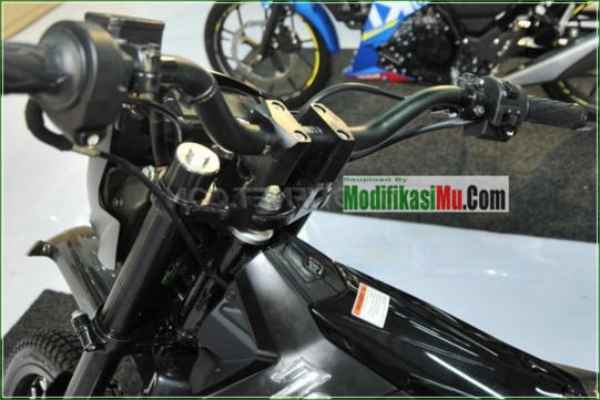 Setang Pakai DBS - Modifikasi Suzuki Satria F150 Off Road Style Sederhana Tapi Keren Velg Jari Jari Warna Hitam Airbrush Setang Pakai DBS - Modifikasi Suzuki Satria F150 Off Road Style Sederhana Tapi Keren Velg Jari Jari Warna Hitam Airbrush