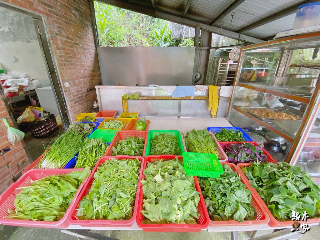 沒店名的炒野菜秘境餐廳三峽山上美食只賣星期天的大豹溪旁隱藏版美食餐廳