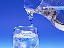 Πίνεις νερό με άδειο στομάχι; Δες που κάνει καλό και θα πάθεις πλάκα!