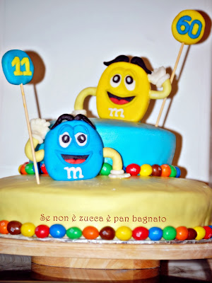 torta m&m's a due piani decorata con mmf