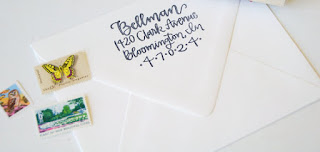 Nhận khắc con dấu đóng lên bao thư