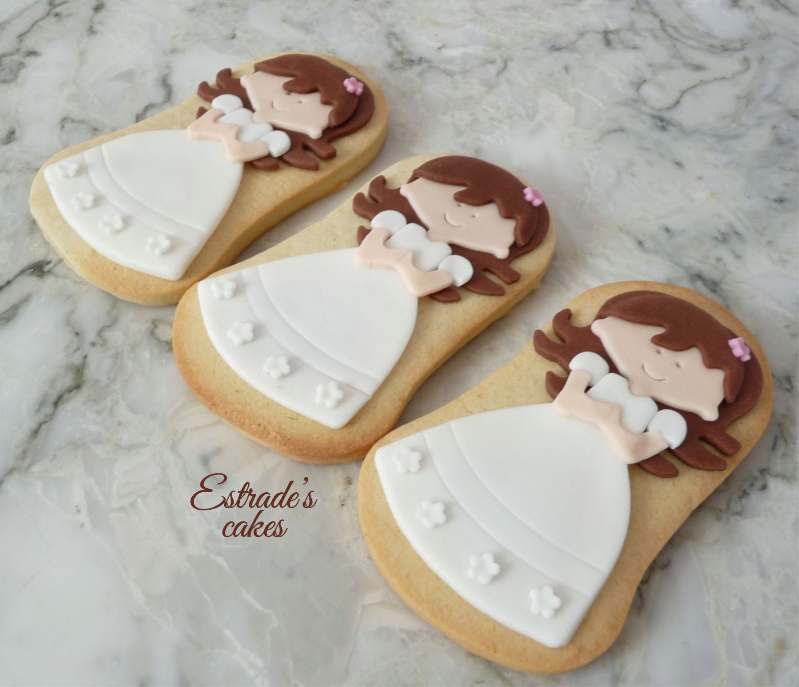 Estrade's cakes GALLETA DE NIÑÁ DE COMUNIÓN CASTAÑA