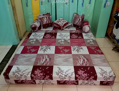 Sofa bed inoac motif padi merah maroon Sofa bed inoac motif abstrak padi merah maroon