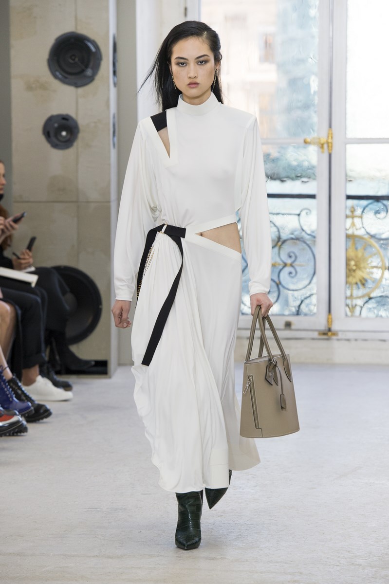 Louis Vuitton Spring Summer 2017 louis-vuitton-spring-summer-2017, louis-vuitton-SS17, #LVSS17, #louisvuitton, instagram-louis-vuitton, nicolas-ghesquière, nicolas-ghesquière-louis-vuitton, jw-anderson-louis-vuitton, dress-louis-vuitton, robe-louis-vuitton, iphone-case-louis-vuitton, iphone-case-la-petite-malle, iphone-case-petite-malle, coque-louis-vuitton, case-louis-vuitton, sac-louis-vuitton, louis-vuitton-place-vendome