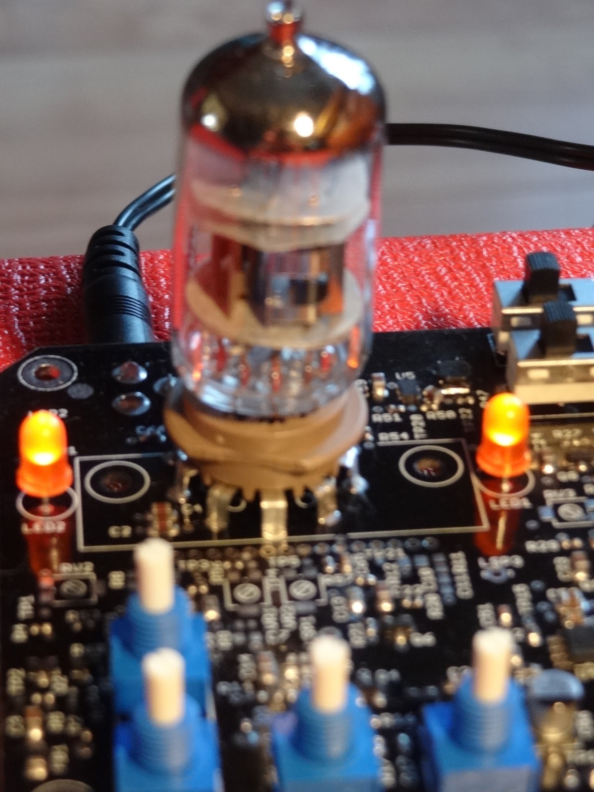 Rezzonics Nutube 6P1 vs 12AX7 tube Hybrid Amplifier (5)