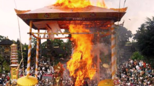 Upacara Ritual Adat Ngaben Masyarakat Bali Upacara Ritual Adat Ngaben Masyarakat Bali