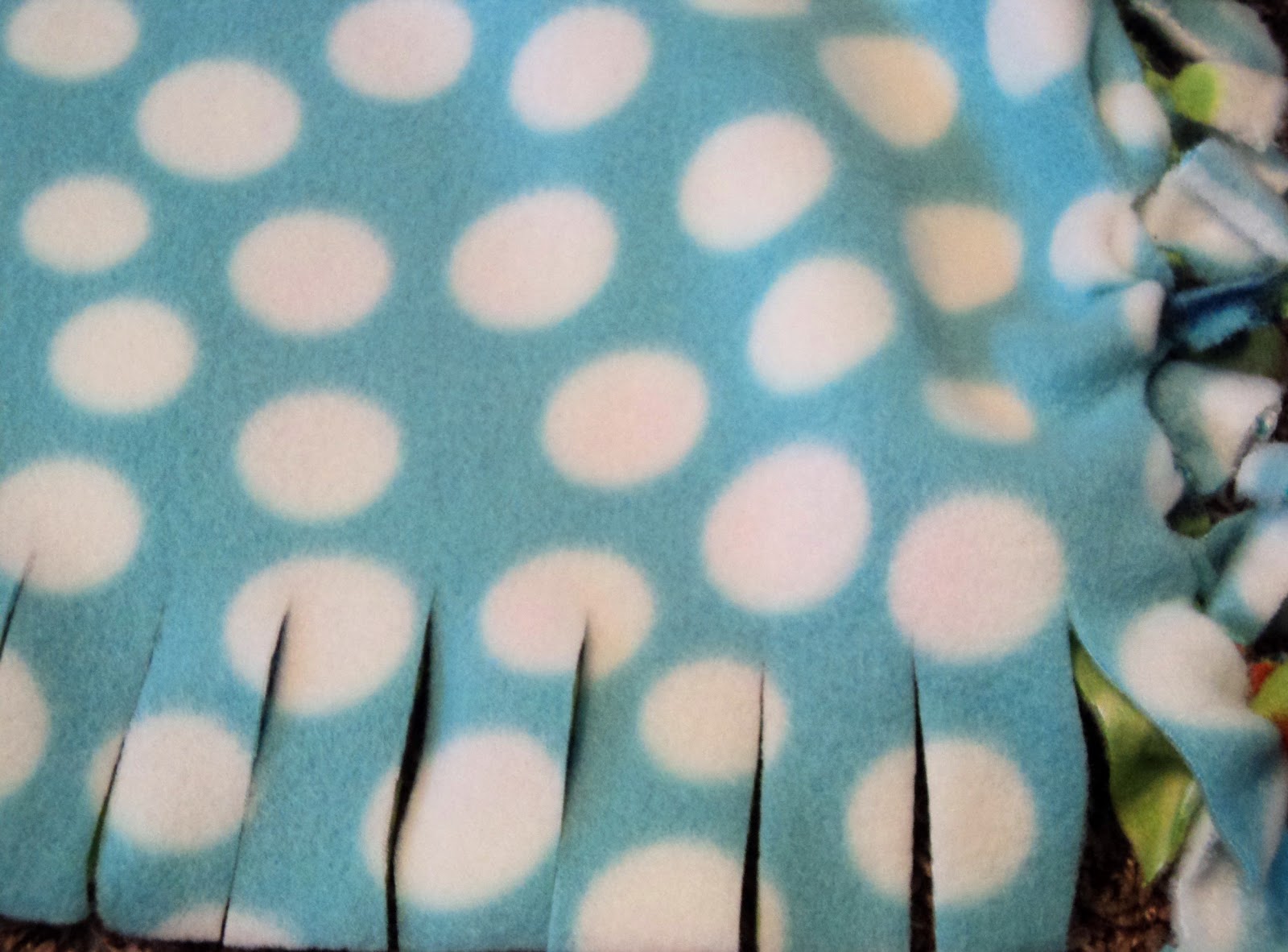 On Mommying Cozy Comfy Fleece Blanket Tutorial