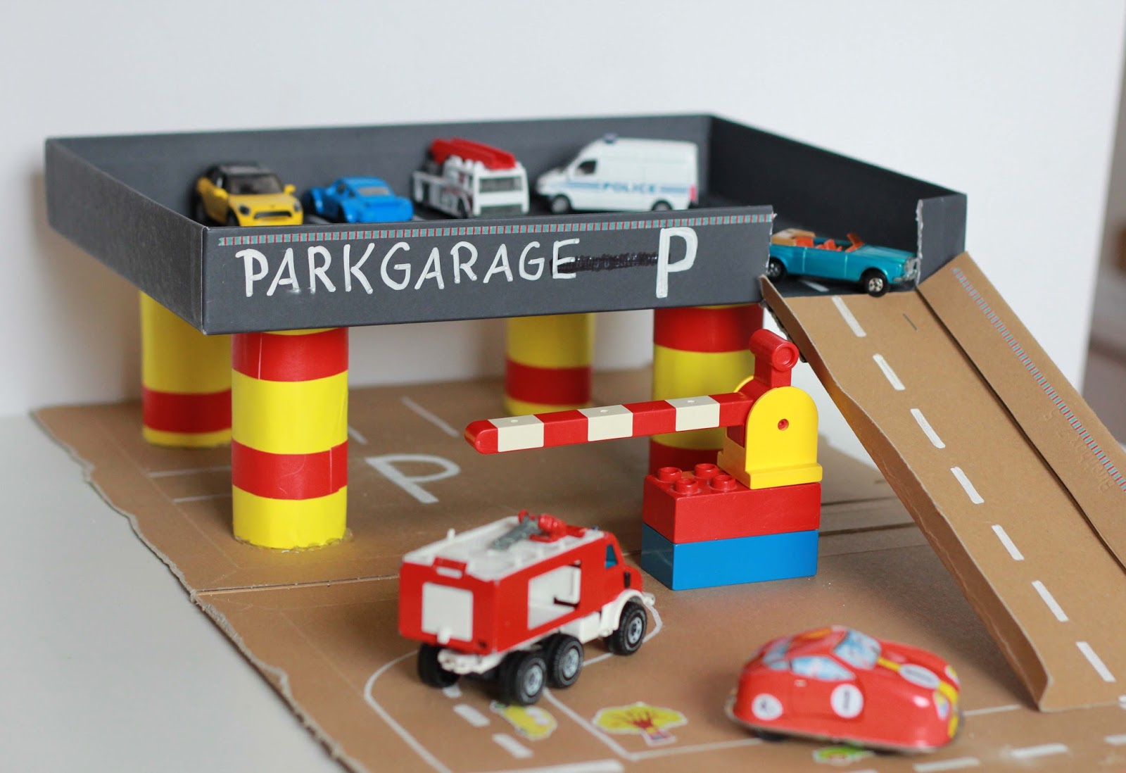 HaseundFlo DIY Parkgarage aus Pappe