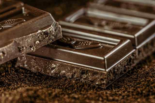 Eating Dark Chocolate Can Improves Mental Health : 5 Incredible Benefits of Dark Chocolates 5 Incredible Benefits of Dark Chocolates