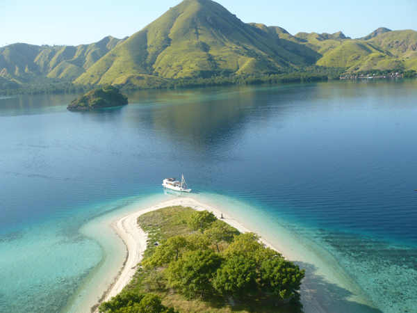 pemandangan pantai ruteng dari pulau kelor foto pantai ruteng dari pulau kelor