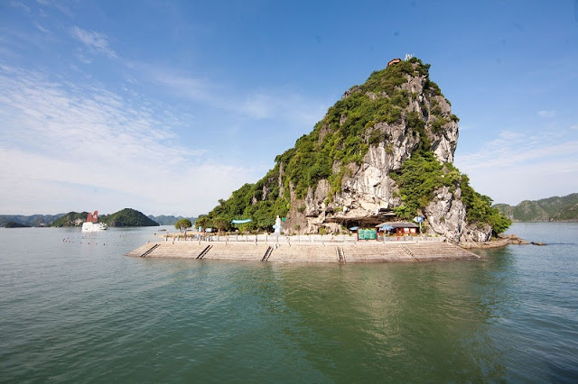 Rainy Hạ Long Bay – Northern Vietnam 2 Rainy Hạ Long Bay – Northern Vietnam 2