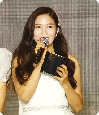 오마이걸 팬이라면 감동적일 오마이걸의 첫 연말시상식 수상 장면.gif | 인스티즈