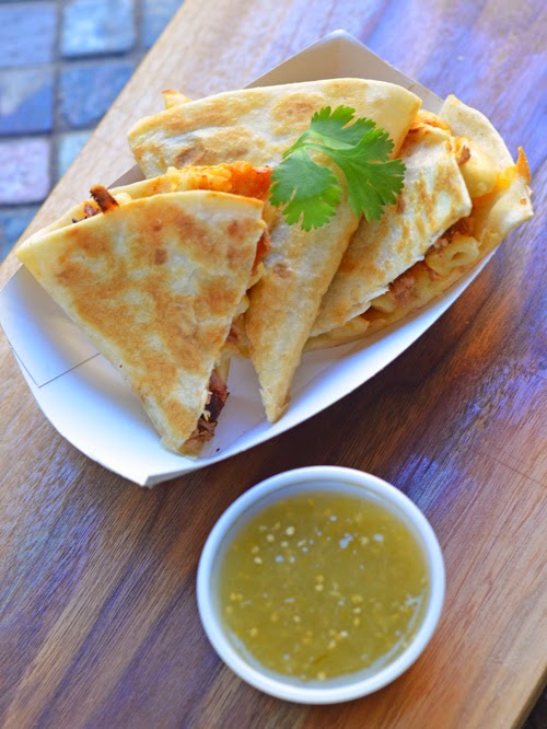 烧烤Mac和奶酪Quesadillas