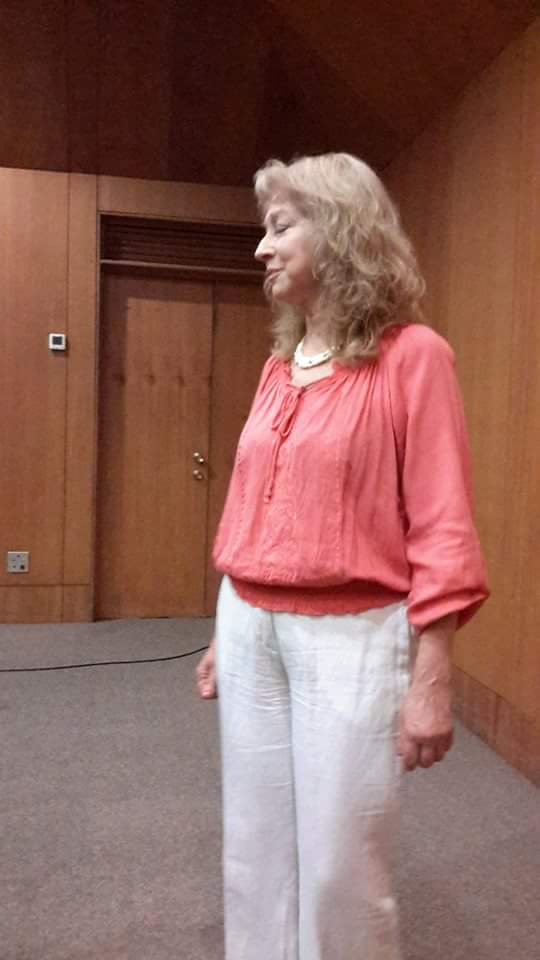 Acompañando al Grupo Aurora poesía y música