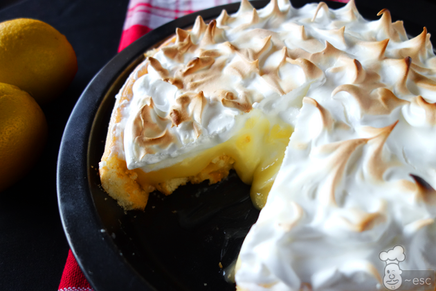 Tarta de limón y merengue más fácil con base de bizcochos de soletilla