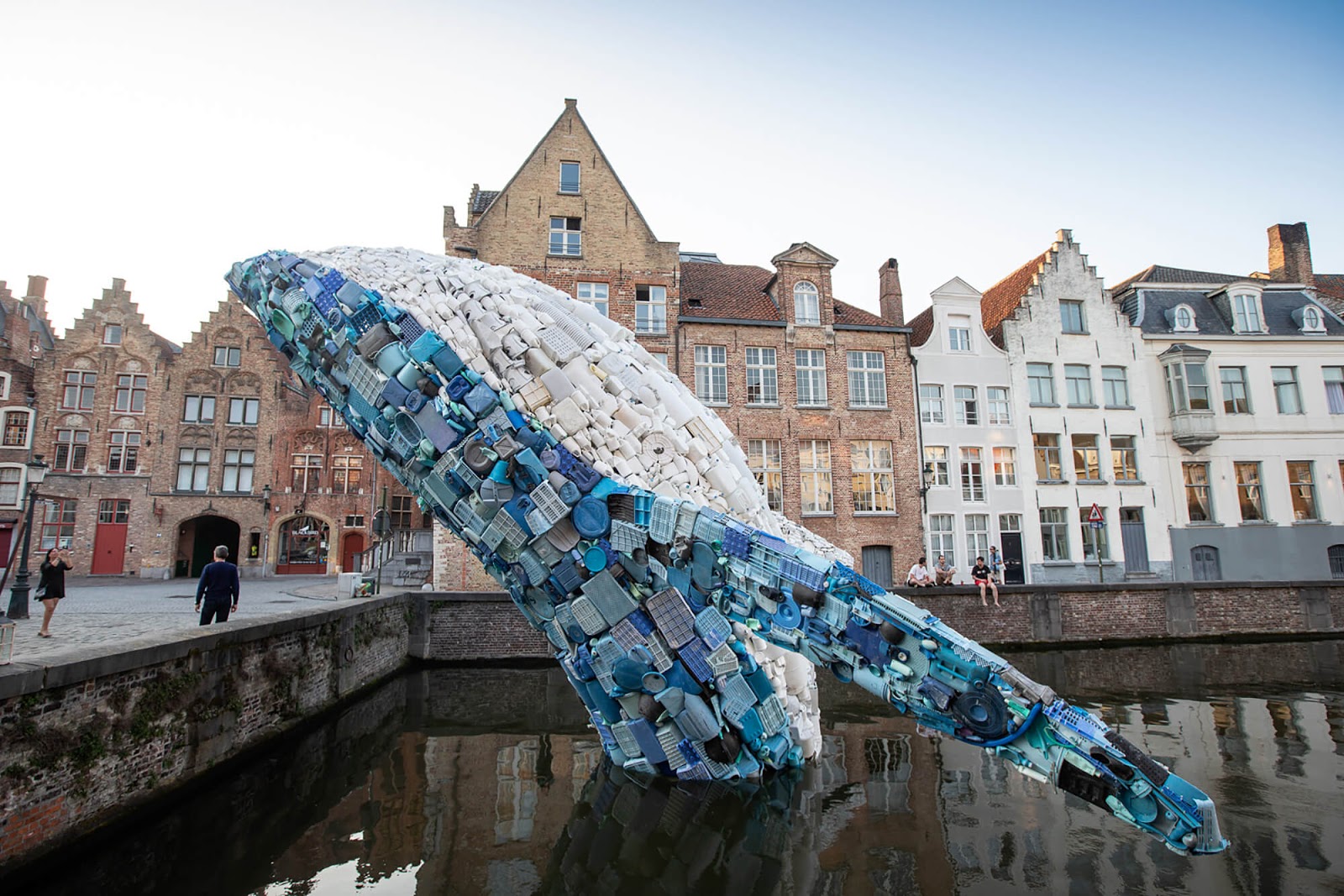 38-Foot-Tall Whale Was Made Of 10,000 Pounds of Plastic Waste Found In The Ocean As A Way To Raise Awareness