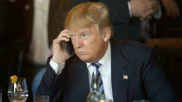 هاتف الرئيس الأمريكي دونالد ترامب يثير الجدل!