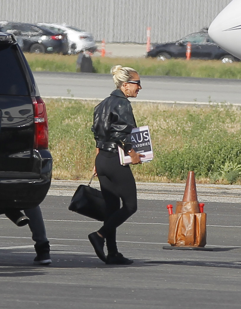 FOTOS HQ Lady Gaga en aeropuerto de Los Ángeles (16/05) Lady Gaga