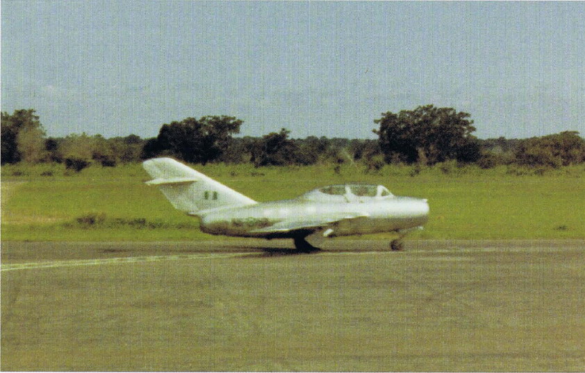 MiG-15UTI%2520(Midget)%2520NAF-601%2520nigeria.jpg