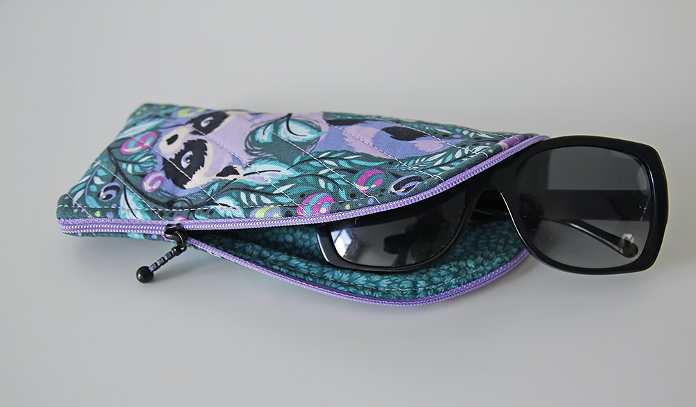 pink-pony-design-keep-your-sunglasses-safe-raccoon-case-free-pattern