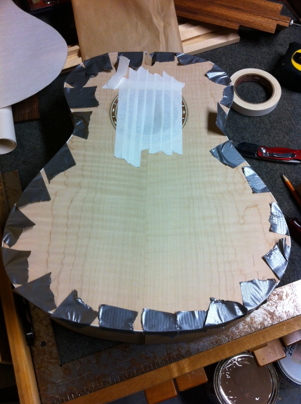 Making an acoustic guitar Gluing the Bindings