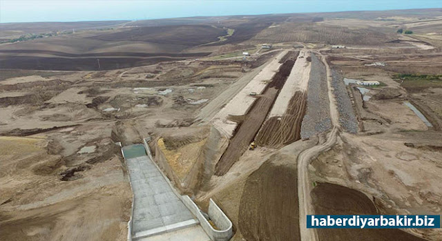 Diyarbakır Kuruçay Barajı sulamasının sözleşmesi imzalandı DİYARBAKIR-Orman ve Su İşleri Bakanlığı Devlet Su İşleri (DSİ) Genel Müdürlüğü, Diyarbakır Kuruçay Barajı sulamasının sözleşmesini imzaladı.