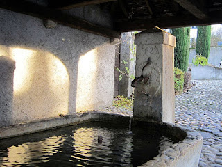 Fontaine ancienne route- Le Grand-Saconnex- Suisse