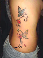 tattoo de mariposas en el torso