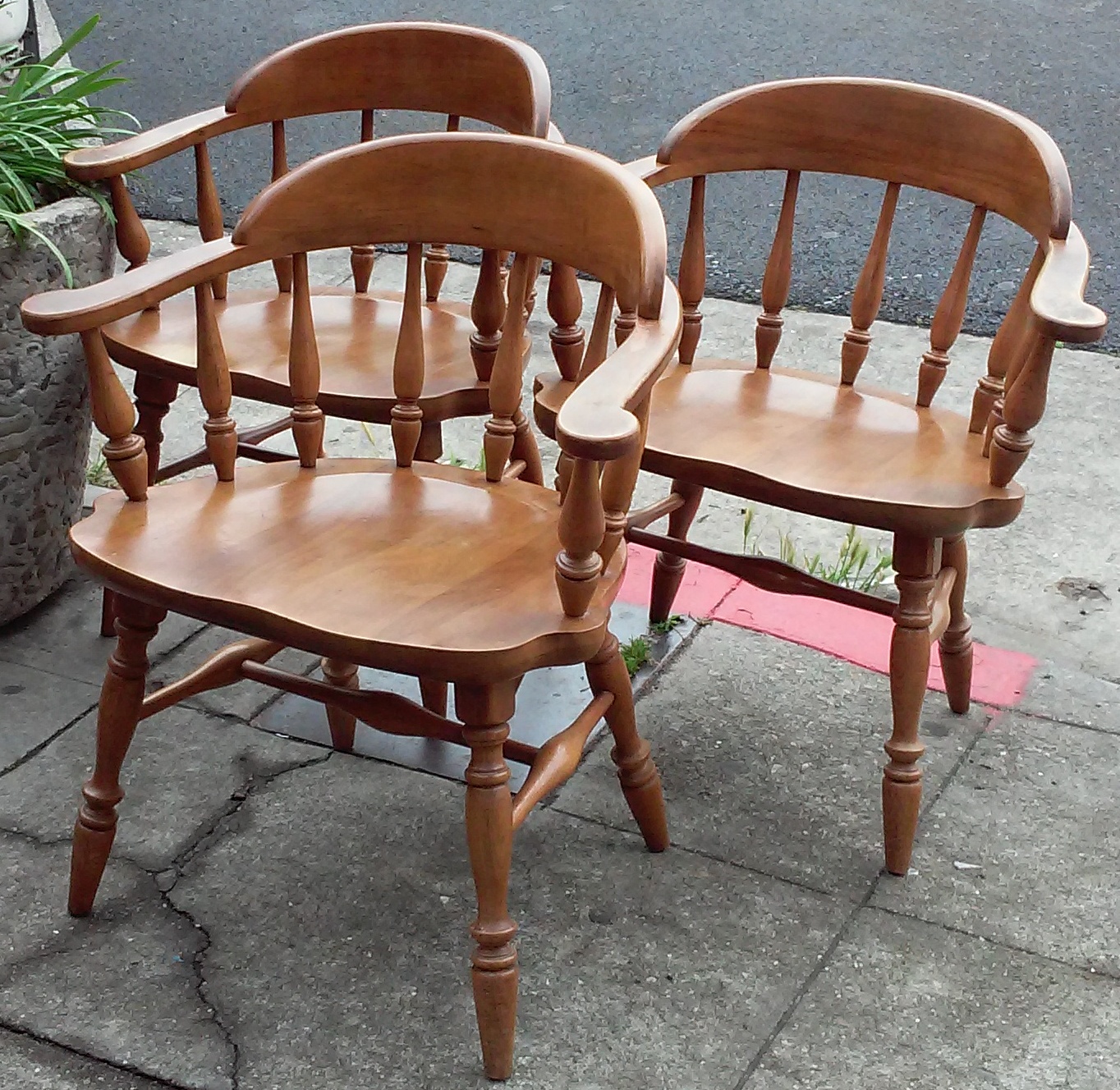 UHURU FURNITURE & COLLECTIBLES SOLD ** REDUCED ** Colonial Style