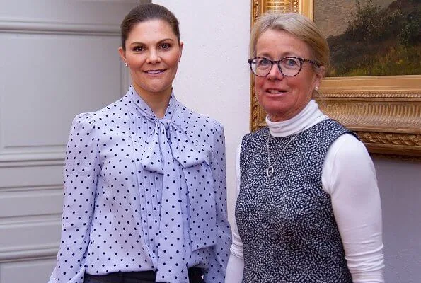 Crown Princess Victoria wore a blue polka dot bow silk blouse. Birgitta Resvik, member of IVA’s Electrical Engineering Division