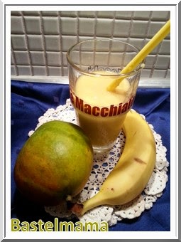 gelber Smoothie Anannas, Mango, Banane, Smoothie
